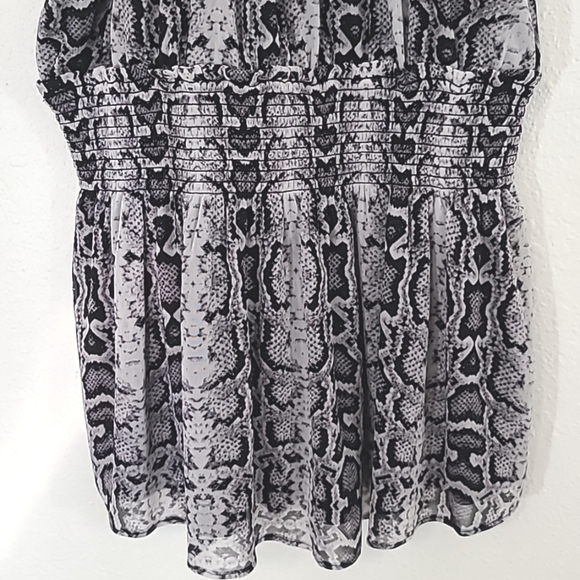 *NWT* EXPRESS Black/Gray Animal/Geometric Print Halter Top, size Small - Picture 3 of 8